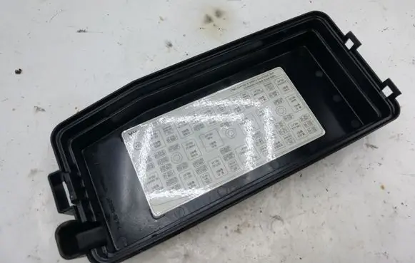 Chevrolet Captiva Fuse box cover NOCODE