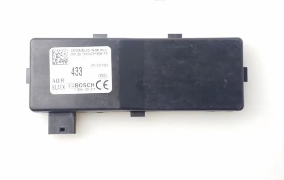 Opel Insignia A Door central lock control unit/module 13501980