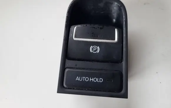 Volkswagen Tiguan Cruise control switch 