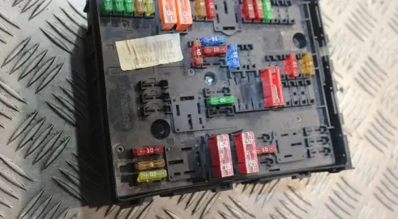 Volkswagen Golf Plus Fuse module 01394932