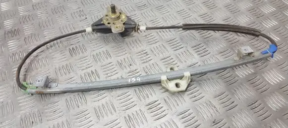 Rear door manual window regulator