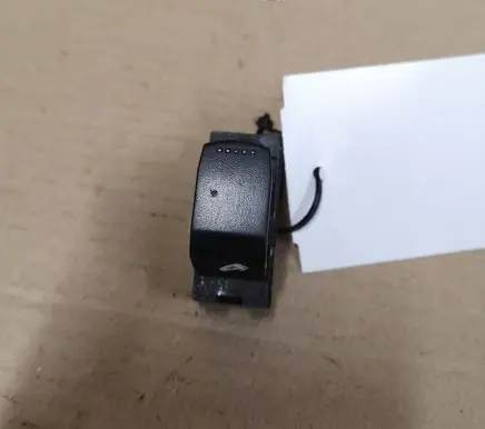 Suzuki Grand Vitara II Electric window control switch 62J002985T