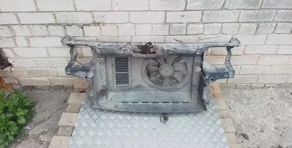 Volkswagen Golf III Radiator support slam panel 1H0805594C