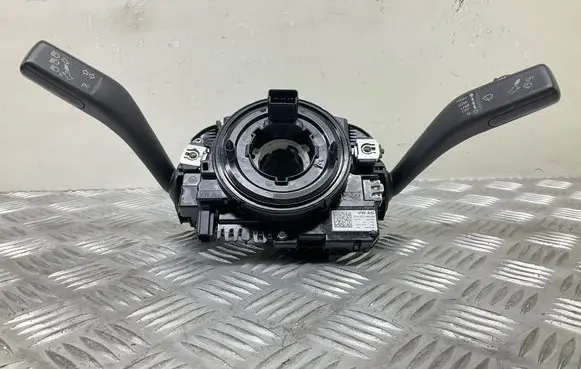 Wiper turn signal indicator stalk/switch