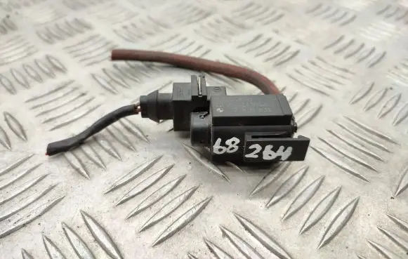 BMW 5 F10 F11 Turbo solenoid valve 70231800 7810831