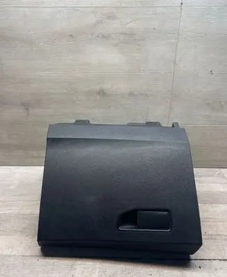 Glove box
