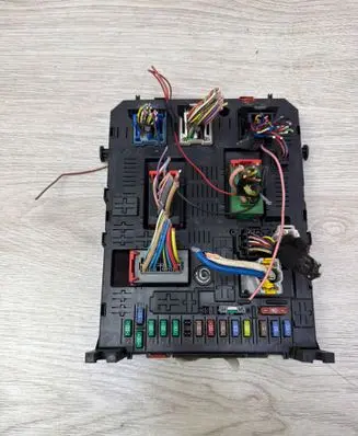 Citroen C5 Fuse module 281197595 BSI04EV 310110