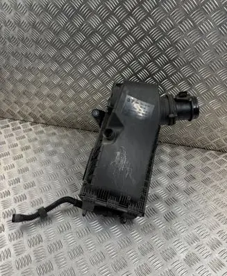 Volkswagen Touareg II Air filter box 7P0129601