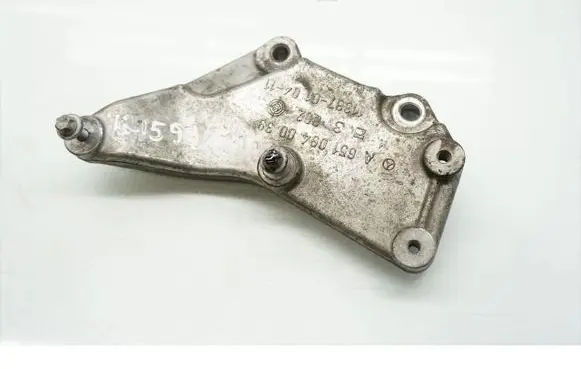 Mercedes-Benz E W212 Engine mounting bracket A6510940039