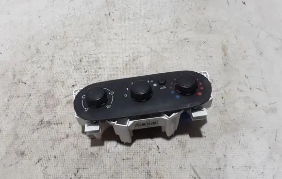 Renault Trafic III (X82) Air conditioner control unit module 275704808R