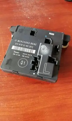 Mercedes-Benz E W211 Door control unit/module 2118703185