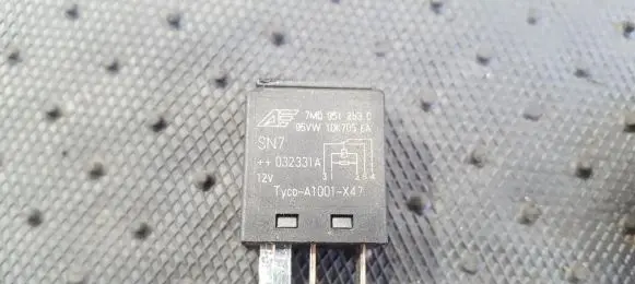 Skoda Octavia Mk2 (1Z) Other relay 7M0951253C 95VW10K705EA