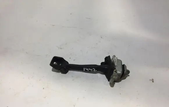 Skoda Octavia Mk2 (1Z) Rear door check strap stopper