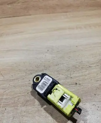 Toyota Auris 150 Airbag deployment crash/impact sensor 8983102060