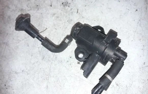 Citroen Xsara Picasso Vacuum valve 9635704380
