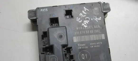 Mercedes-Benz E W211 Door control unit/module 2118703285