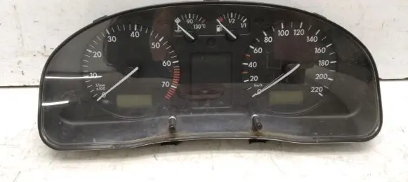 Volkswagen PASSAT B5 Speedometer (instrument cluster) 3B0919880
