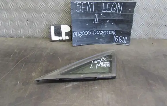 Seat Leon (1P) Front triangle window/glass 
