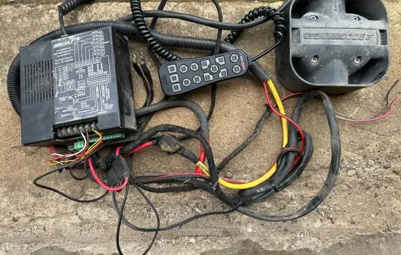 Nissan Patrol Y61 Alarm system siren 3599L5