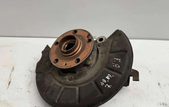 Volkswagen PASSAT B7 Front wheel hub