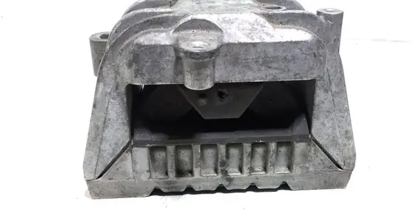 Volkswagen PASSAT B6 Engine mount bracket 1K0199262