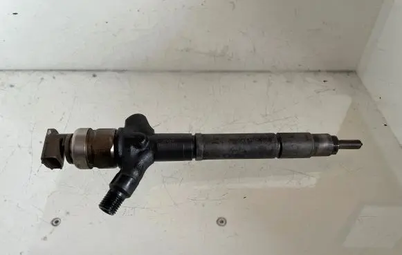 Toyota Corolla Verso AR10 Fuel injector 236700R050 04J10286