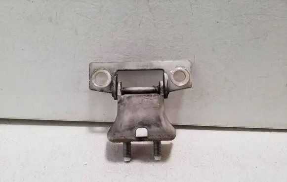 Chevrolet Orlando Tailgate/trunk/boot hinge 