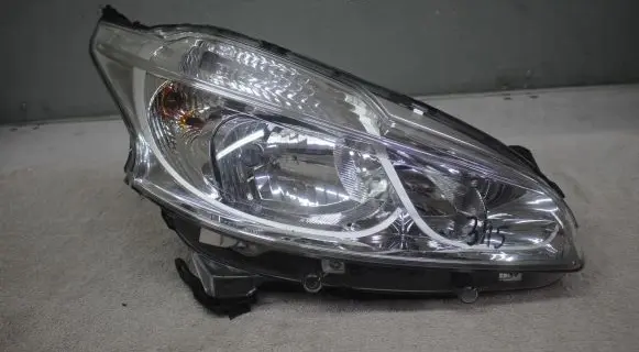 Peugeot 208 Headlight/headlamp