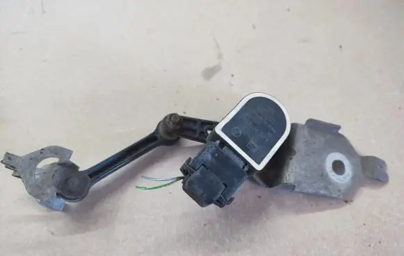 Mercedes-Benz C W205 Air suspension front height level sensor A2229050503