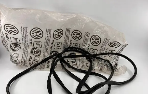 Volkswagen II LT Windshield trim 2D3845121