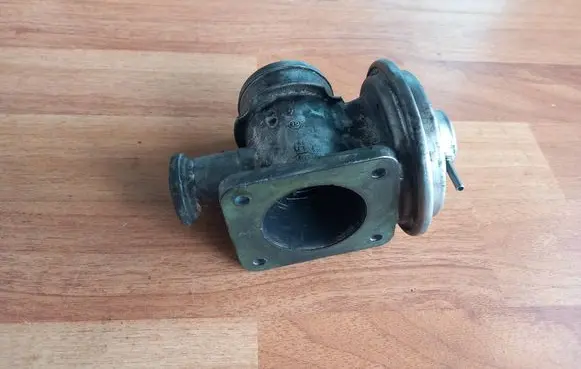 BMW 7 E65 E66 EGR valve 11717804378 7804378