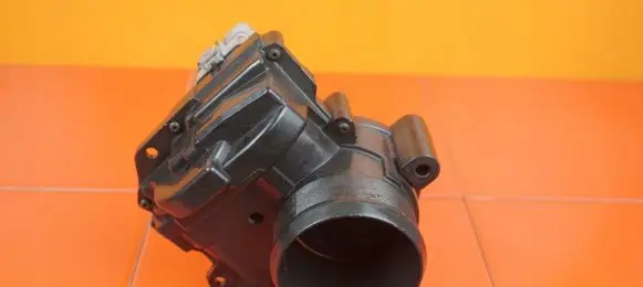 BMW 1 F20 F21 Throttle body valve V760491880 18MB57
