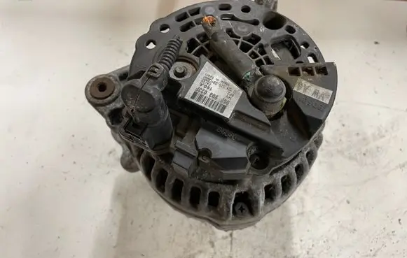 Volkswagen Golf V Generator/alternator 06F903023F 0124525091