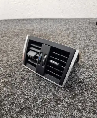 BMW 4 F32 F33 Rear air vent grill 9333675