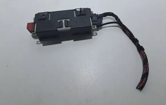 Volkswagen Touran I Aerial antenna amplifier 1T0035317