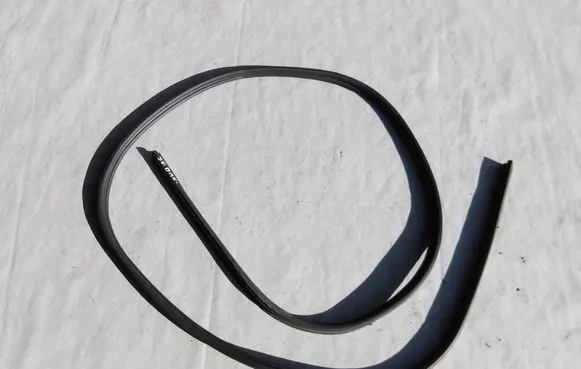 Suzuki Vitara (LY) Seal rubber (tailgate) 