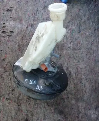 Peugeot 208 Master brake cylinder