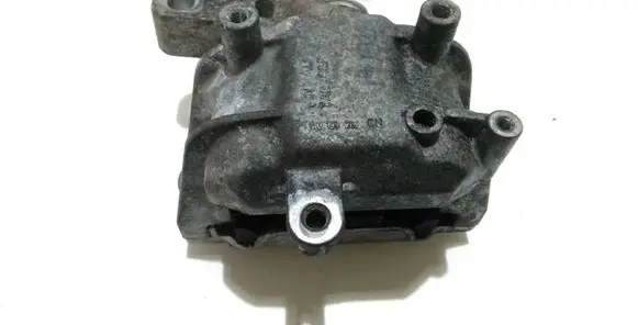 Volkswagen PASSAT B6 Engine mount bracket 1K0199262CN