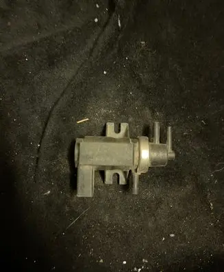 Volkswagen Golf V Turbo solenoid valve 1J0906627