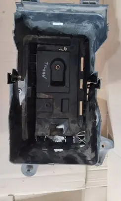 Volkswagen PASSAT B7 Battery tray 1K0915325B