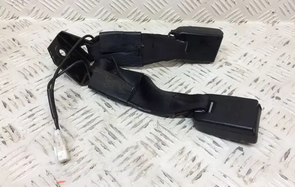 Nissan Qashqai Middle seatbelt buckle (rear)