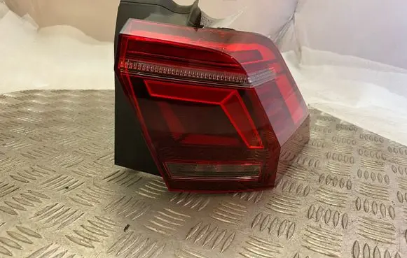 Volkswagen Tiguan Allspace Rear/tail lights 5NA945208J