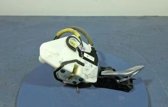 Mazda 3 III Front door lock