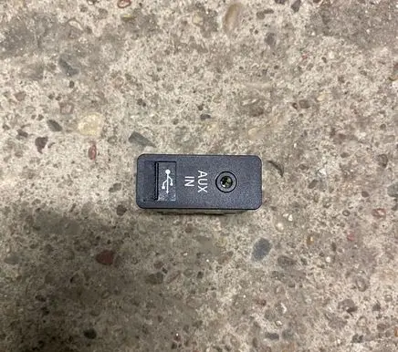 BMW 5 F10 F11 USB socket connector 9189175