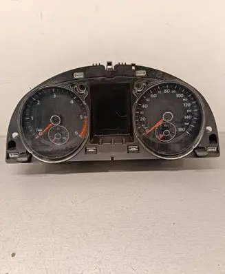 Volkswagen PASSAT CC Speedometer (instrument cluster) 3C8920981D 004331