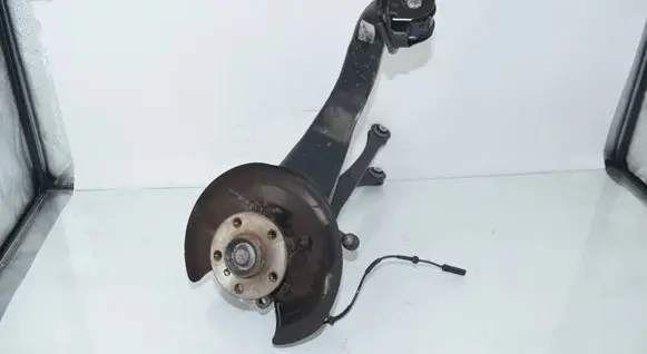 BMW 2 F46 Rear wheel hub spindle/knuckle 8842879 33308842879 33306898963