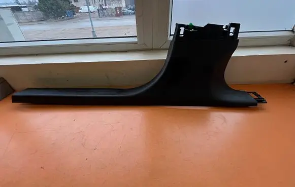 (B) pillar trim (bottom)