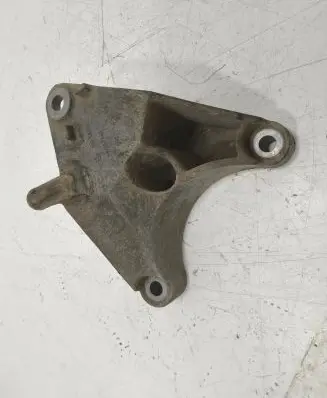 Opel Vectra C Engine mounting bracket 13178661