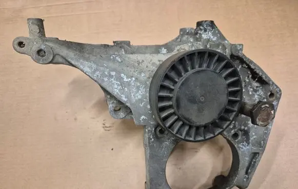 Volkswagen PASSAT B3 Generator/alternator bracket 037145812C