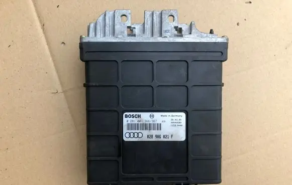 Audi A4 S4 B5 8D Engine control unit/module 028906021F